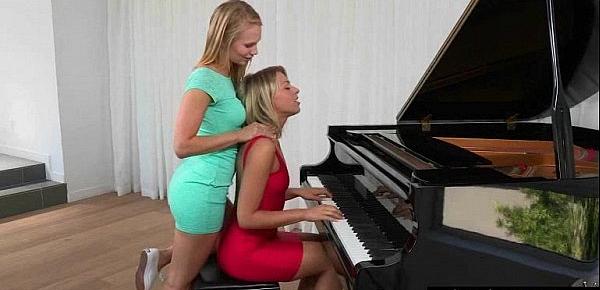  Cute Lovely Lesbos Have Fun On Camera vid-27